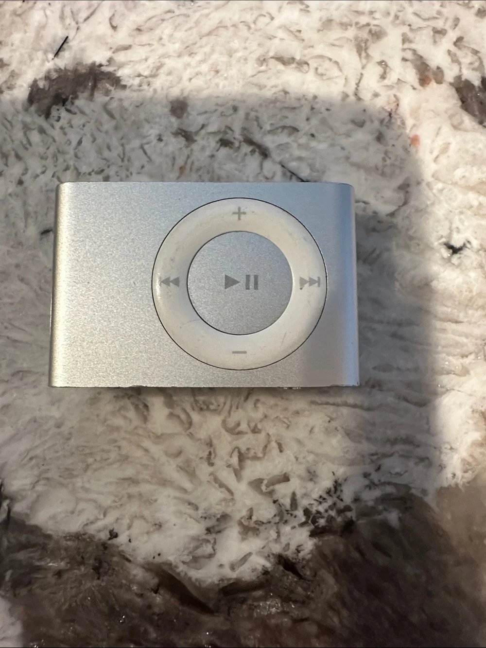 Apple Shuffle with USB Charger & Data Cord